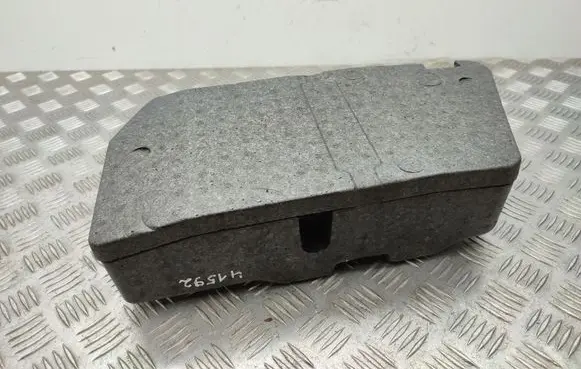 Volkswagen Golf VII Tool set 