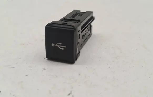 Toyota RAV 4 (XA50) USB socket connector 8619042031 J3D3D2020