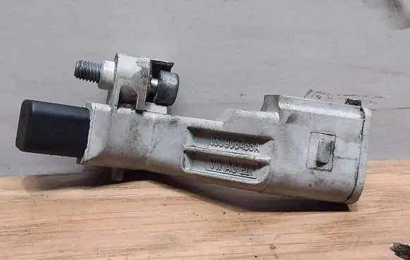 Volkswagen PASSAT B7 Crankshaft position sensor 03C906433A