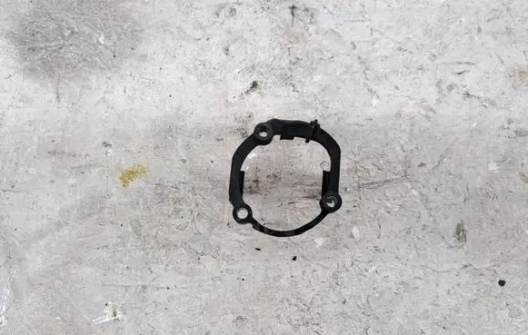 Volkswagen Golf VII Other engine bay part 04C145853