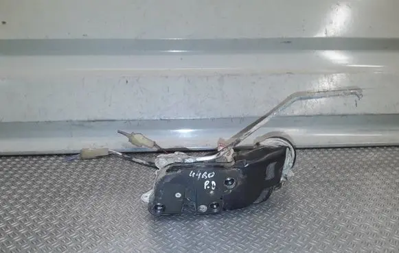 Suzuki Vitara (ET/TA) Front door lock 