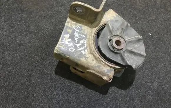 Honda Civic Engine mount bracket