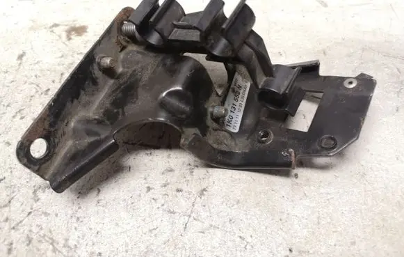 Volkswagen PASSAT B7 Other engine bay part 1K0131552N