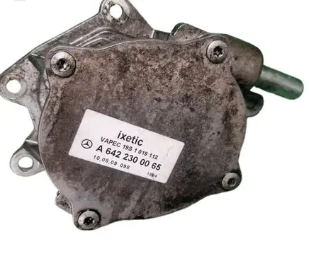 Mercedes-Benz C W204 Oil filter mounting bracket 191019112 A6422300065