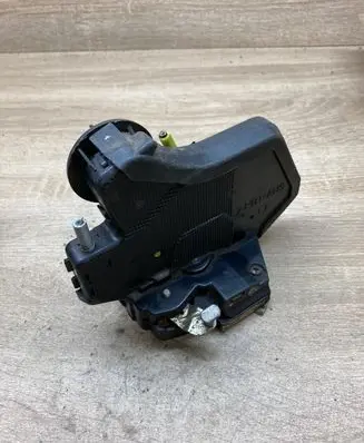 Toyota Corolla Verso E121 Rear door lock 322615 LEFTSIDE