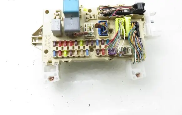 Toyota Corolla Verso E121 Central body control module 892210F010