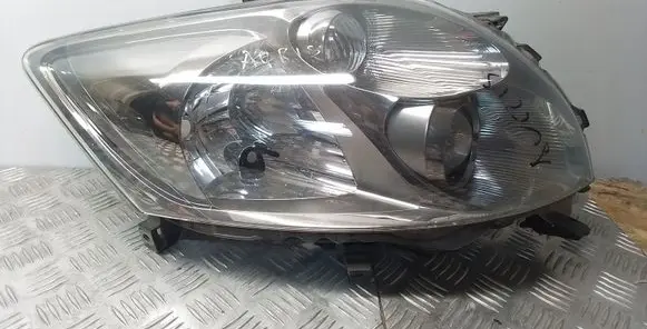 Toyota Auris 150 Headlight/headlamp 8111002520