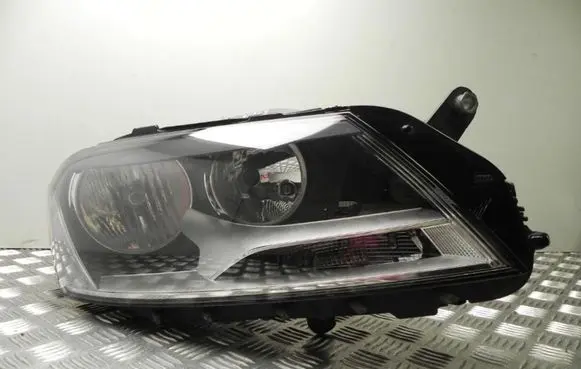 Volkswagen PASSAT B7 Headlight/headlamp 90010128 A1846
