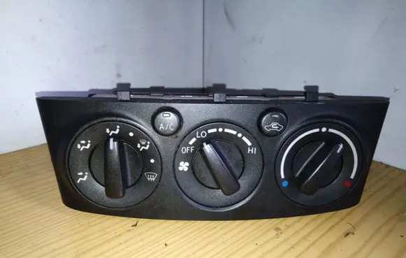 Toyota Avensis T250 Climate control unit 5590005240