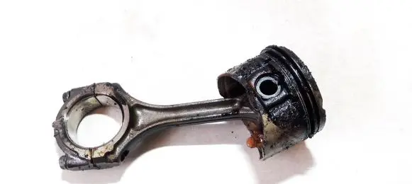 Renault Clio II Piston with connecting rod