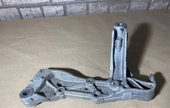 Volkswagen Golf Plus Engine mounting bracket 1K0199295E