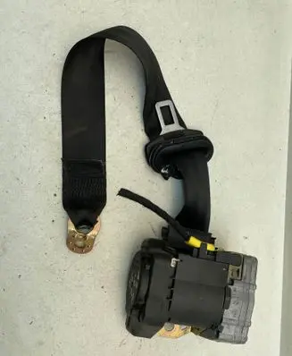 Audi A3 S3 8L Rear seatbelt 00064577 10548447