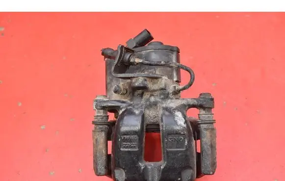 Volkswagen PASSAT B6 Rear brake caliper 