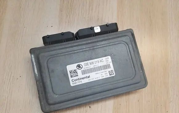 Skoda Fabia Mk2 (5J) Engine control unit/module 03E906019AC