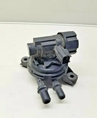 Ford Mondeo MK II Breather valve 97889C915AA