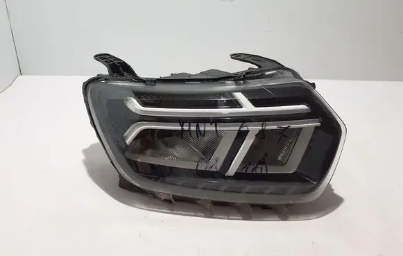 Dacia Duster II Headlight/headlamp 260106194R