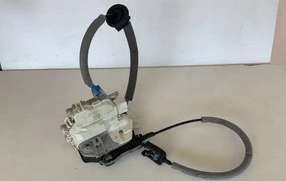 Audi A3 S3 8V Rear door lock 8K0839016G