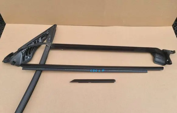 BMW 4 G22 G23 G24 G26 Front door glass trim molding 