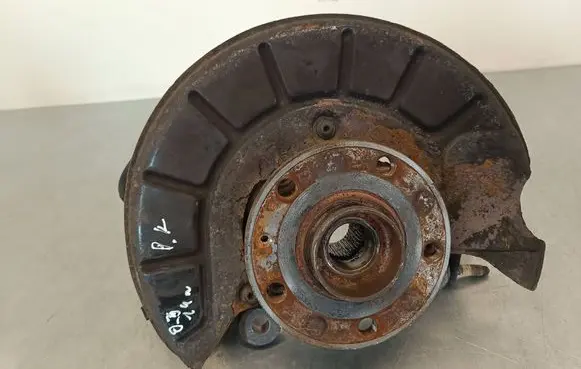 Audi Q3 8U Front wheel hub