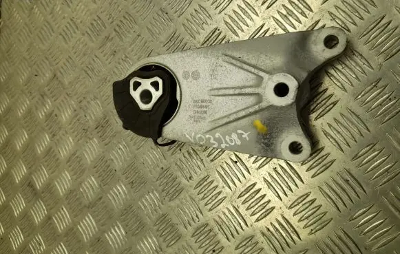 MG ZS Engine mount bracket P10884497