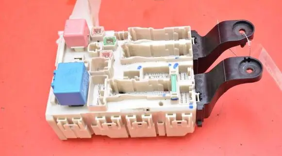 Toyota Avensis T270 Fuse box set 82730-05170C