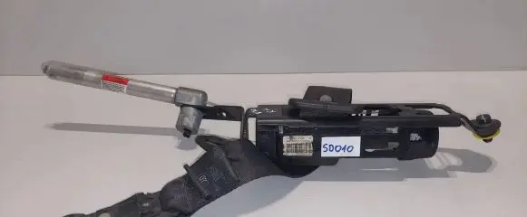 Volvo V70 Front seatbelt 605637R0A NL0510170051