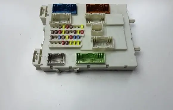 Ford Focus Fuse module BV6T14014BBC