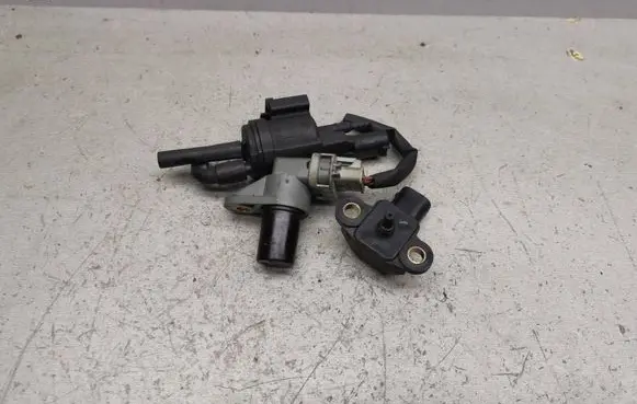 Mercedes-Benz C W203 Turbo solenoid valve 0025401497 A0041533328 A0041536028