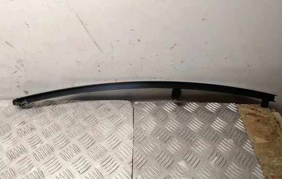 Toyota RAV 4 (XA50) Rear door window/glass frame 