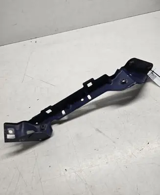 Fender mounting bracket