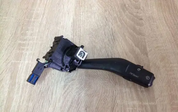 Volkswagen Golf V Wiper control stalk 1K0953519C