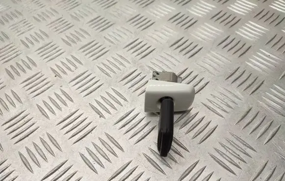 Nissan Qashqai Front door lock (next to the handle) N0502291