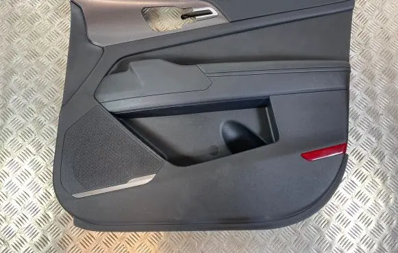 KIA Sportage Front door card panel trim