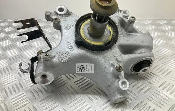 Rear wheel hub