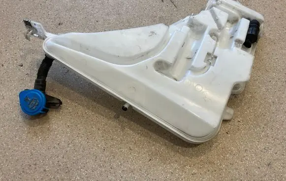 BMW 4 F36 Gran coupe Windshield washer fluid reservoir/tank 7241671