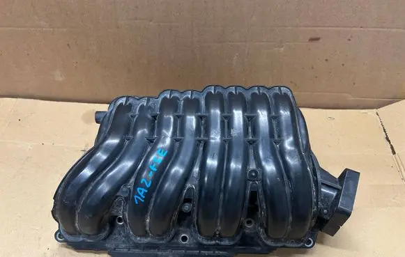 Toyota Avensis T250 Intake manifold 1azfe