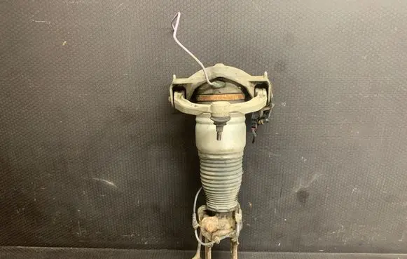Volkswagen Touareg I Front air suspension shock absorber 7L6412021AH