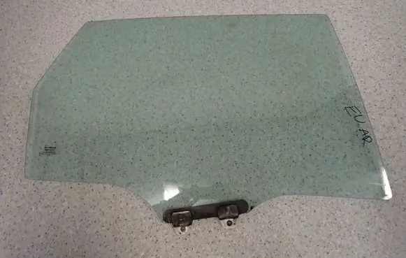 Honda Civic Sliding door window/glass 