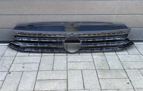 Volkswagen PASSAT B8 Front bumper upper radiator grill 3G0853653