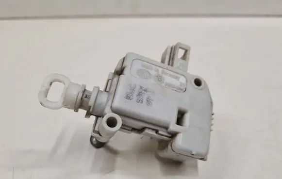 Seat Ibiza III (6L) Central locking motor 3B0959781