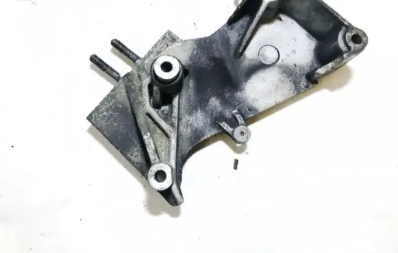 Hyundai Santa Fe Engine mounting bracket