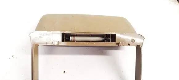 Volvo V70 Glove box 1882