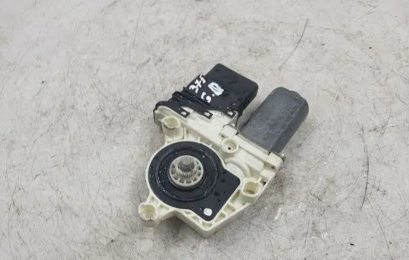 Volkswagen Bora Rear door window regulator motor 1J4959812C