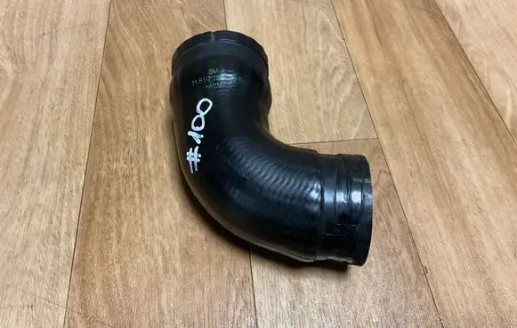BMW 5 E39 Intercooler hose/pipe 7786530