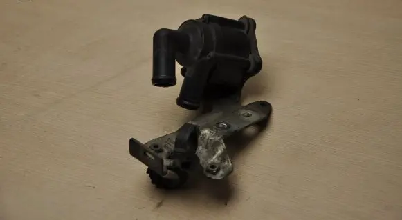 Volvo S90, V90 Electric auxiliary coolant/water pump 31686005