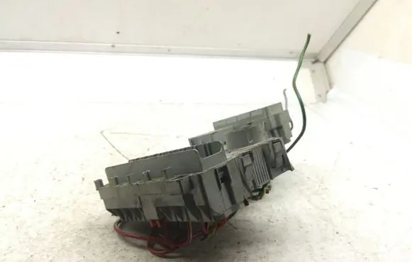 Volvo V70 Fuse module 8690698