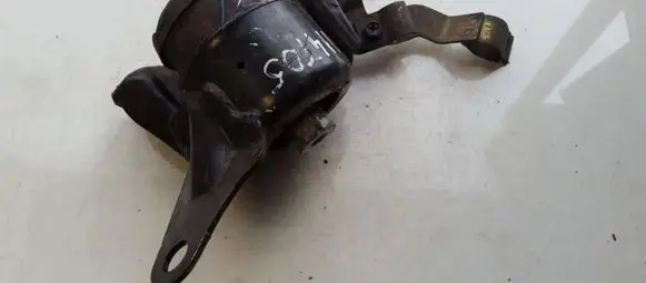 Toyota Avensis T250 Engine mount bracket