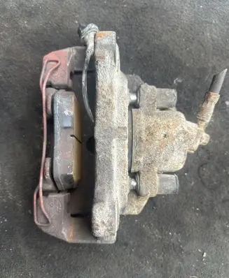 Volkswagen PASSAT B6 Front brake caliper