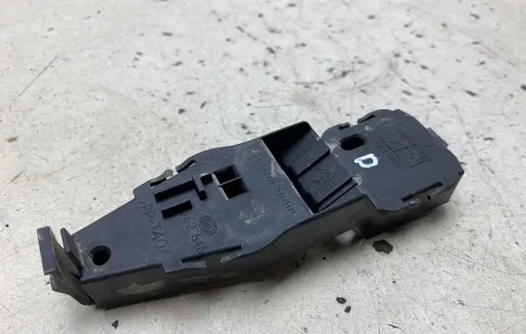 Volkswagen Sharan Tail light bulb cover holder 7M0945259 95VW13N004GA