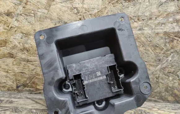 Jaguar XE Door control unit/module HPLA14D619BF
